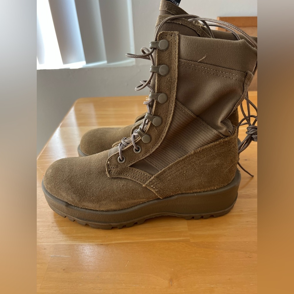 Authentic Army Combat boots 10 Rocky